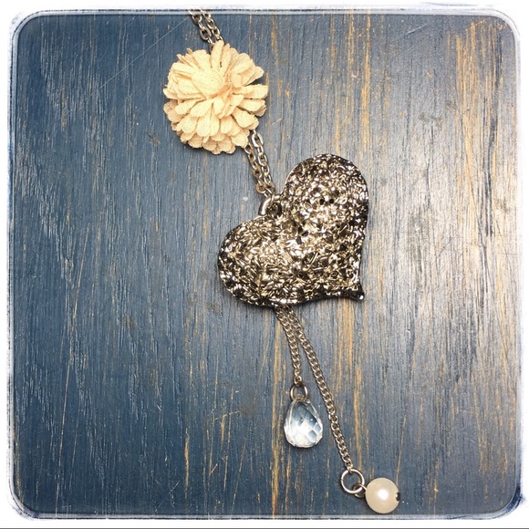 Jewelry - Silver Filigree Statement Heart & 18” Chain